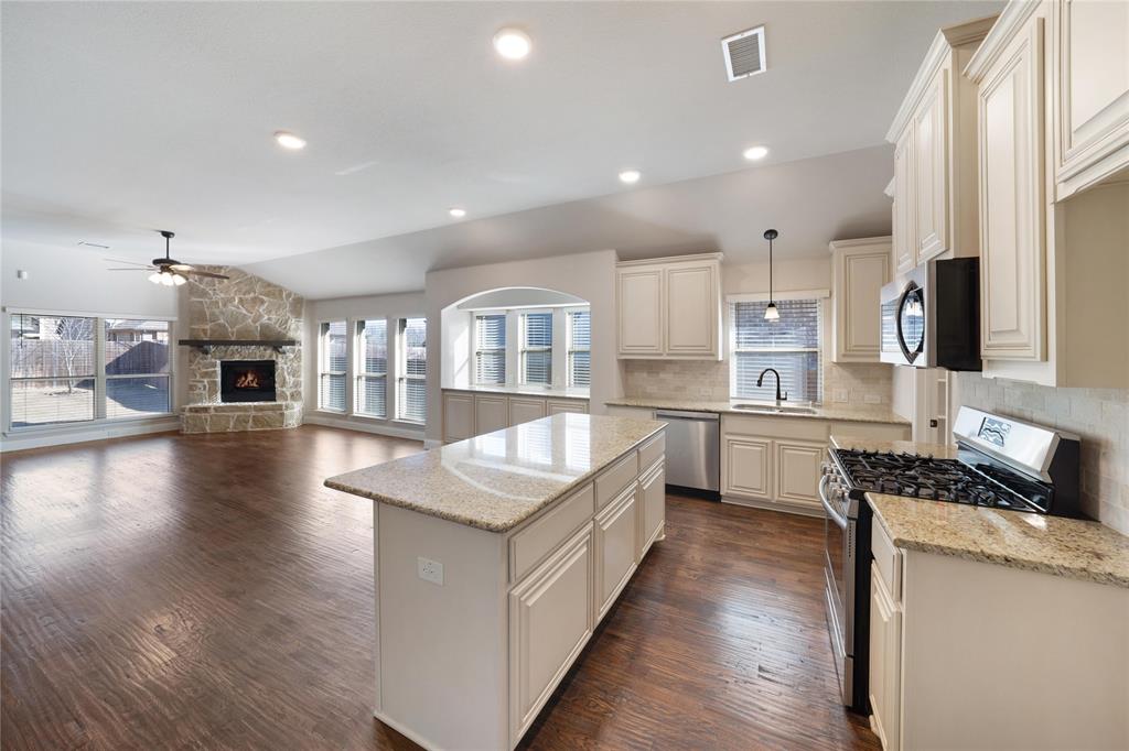 708 Lyndhurst Drive