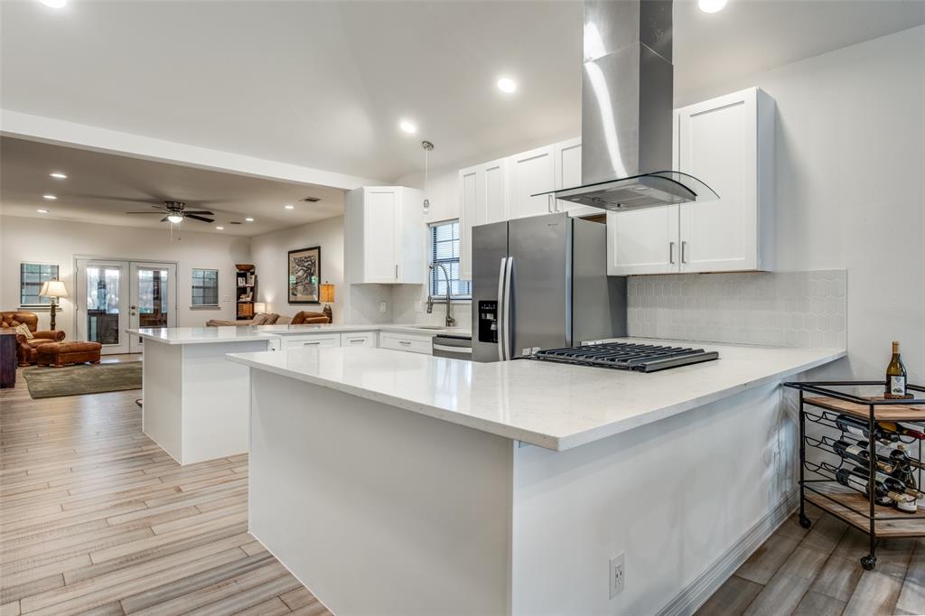 711 Hollywood Avenue