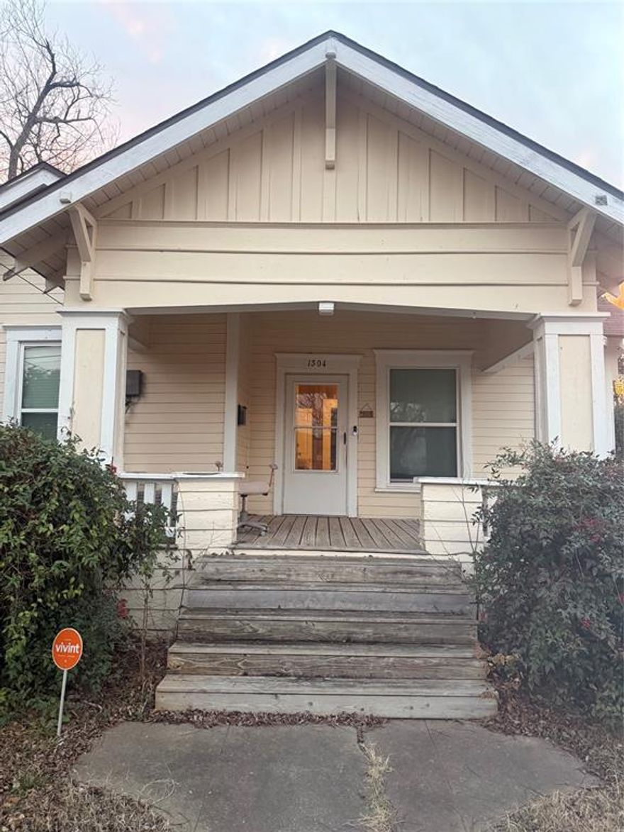 Charming 3 bedroom home with a den in the heart of Waco. Super well priced. Needs a little TLC and it will make a cozy home or great investment property. Grand front porch and a lovely fireplace. Brand new windows as well.