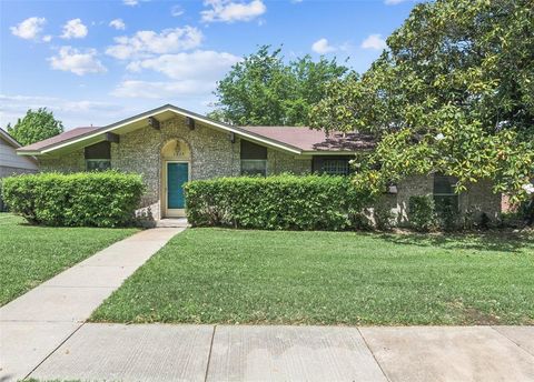 Photo of 1017 Ravencroft Drive, Garland, TX 75043 (MLS # 21237617)