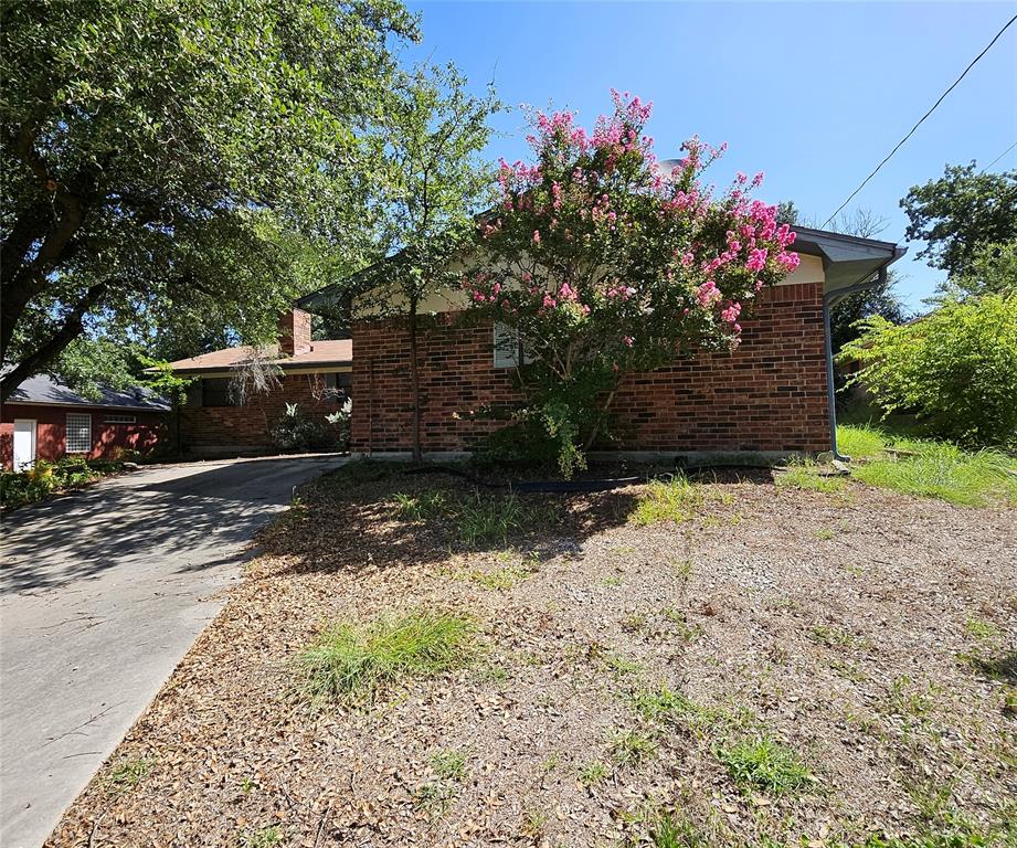 416 Half Moon Way