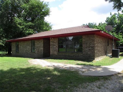 261 AIRPORT Road Emory TX 75440