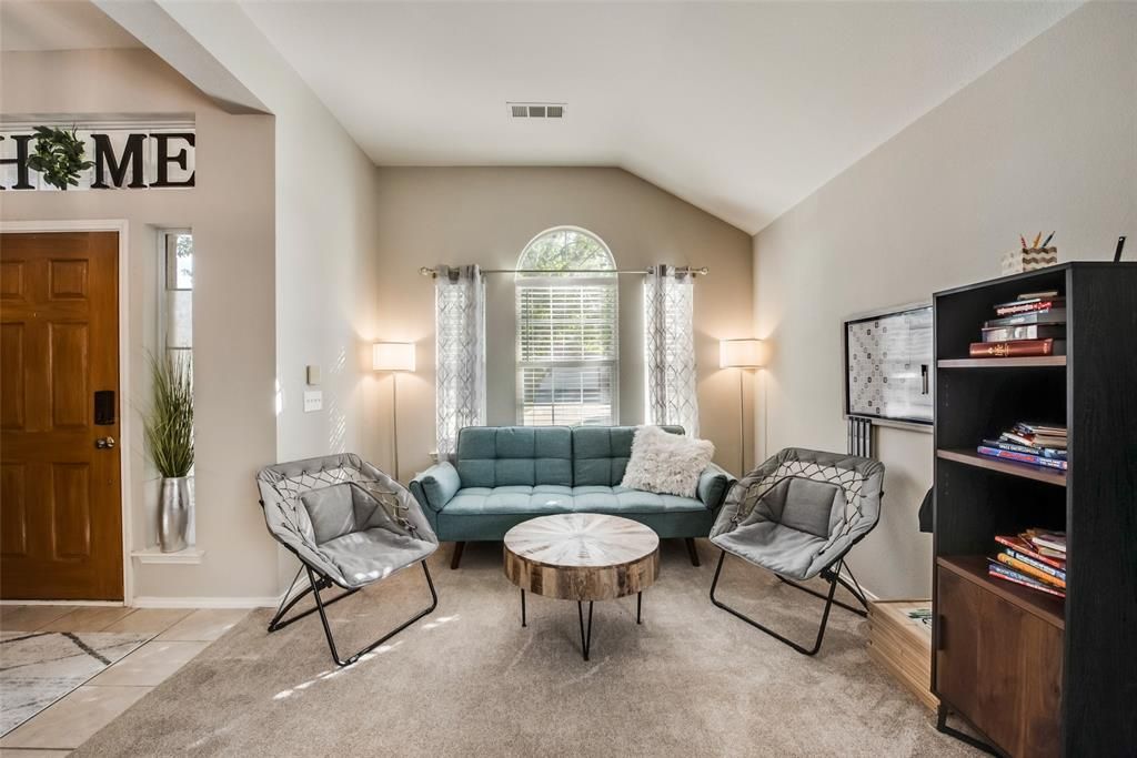 Photo of 2732 Excalibur Drive, Grand Prairie, TX 75052 (MLS # 21233862)