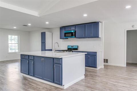 933 Charleston Court Bedford TX 76022