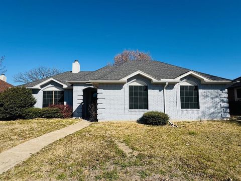Photo of 2413 University Drive, Rowlett, TX 75088 (MLS # 21180404)