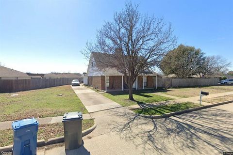 Photo of 2006 Toulon Lane, Carrollton, TX 75007 (MLS # 21260789)