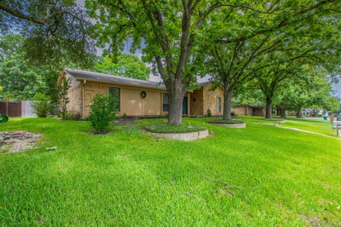 Tiny photo for 1057 Radisson Drive, Hewitt, TX 76643 (MLS # 21338583)