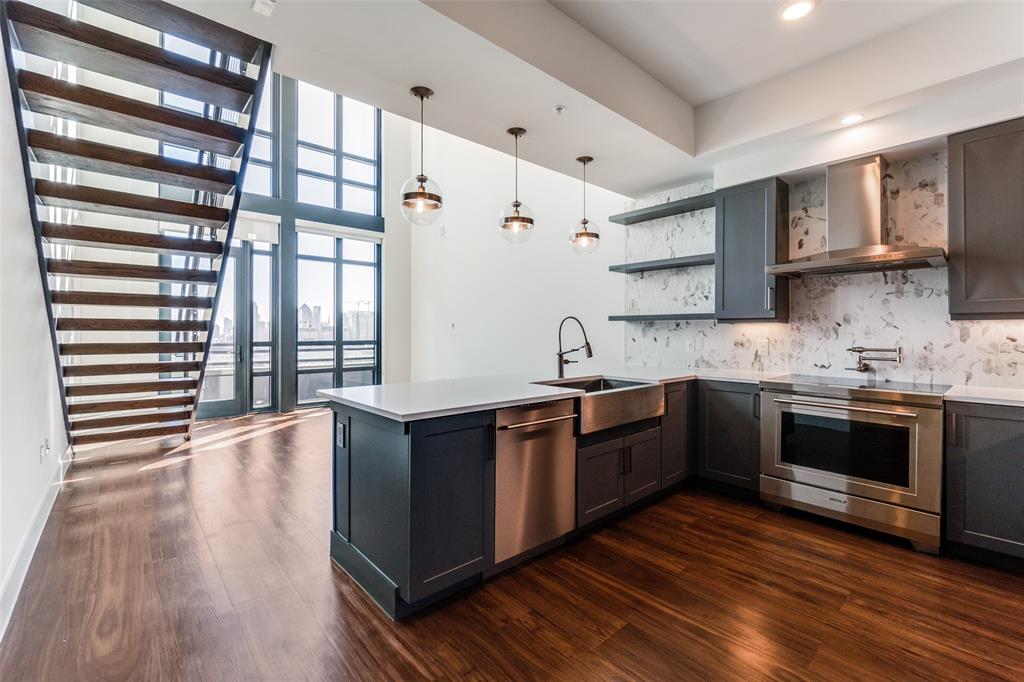 ROSEMONT CONGRESS - Residential Lease