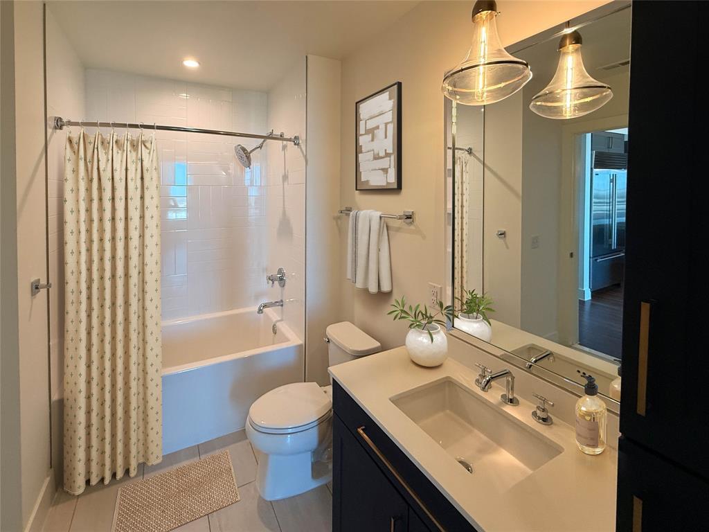 ROSEMONT CONGRESS - Residential Lease