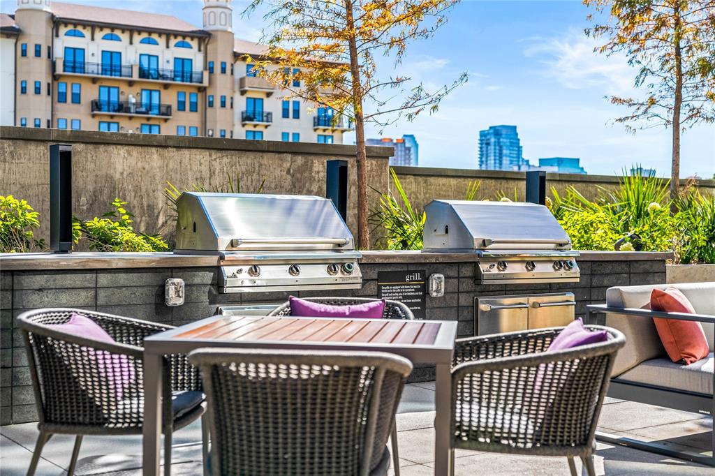 ROSEMONT CONGRESS - Residential Lease