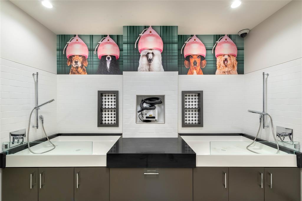 ROSEMONT CONGRESS - Residential Lease