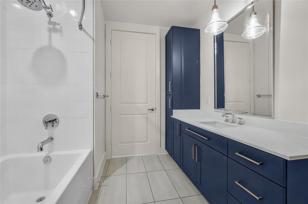 ROSEMONT CONGRESS - Residential Lease