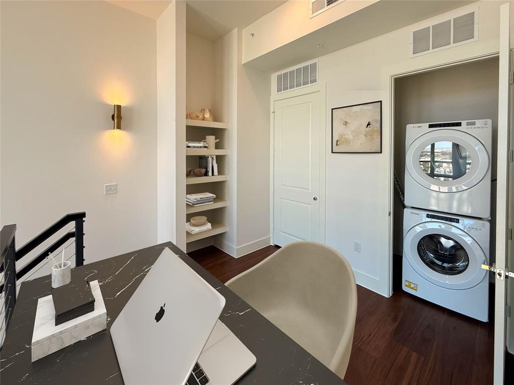 ROSEMONT CONGRESS - Residential Lease