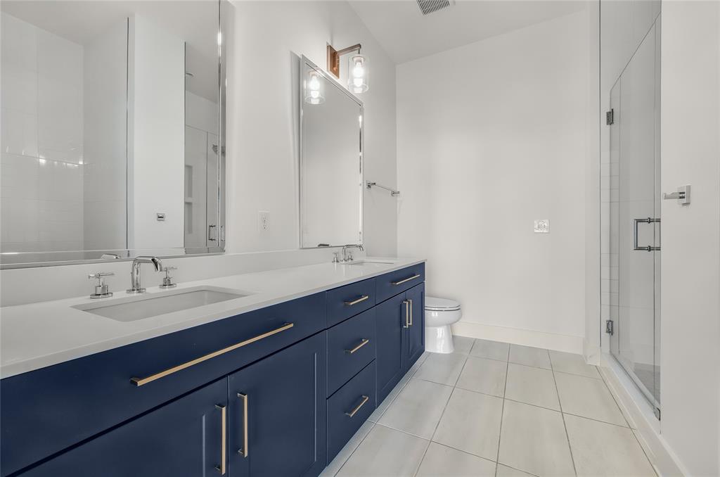 ROSEMONT CONGRESS - Residential Lease