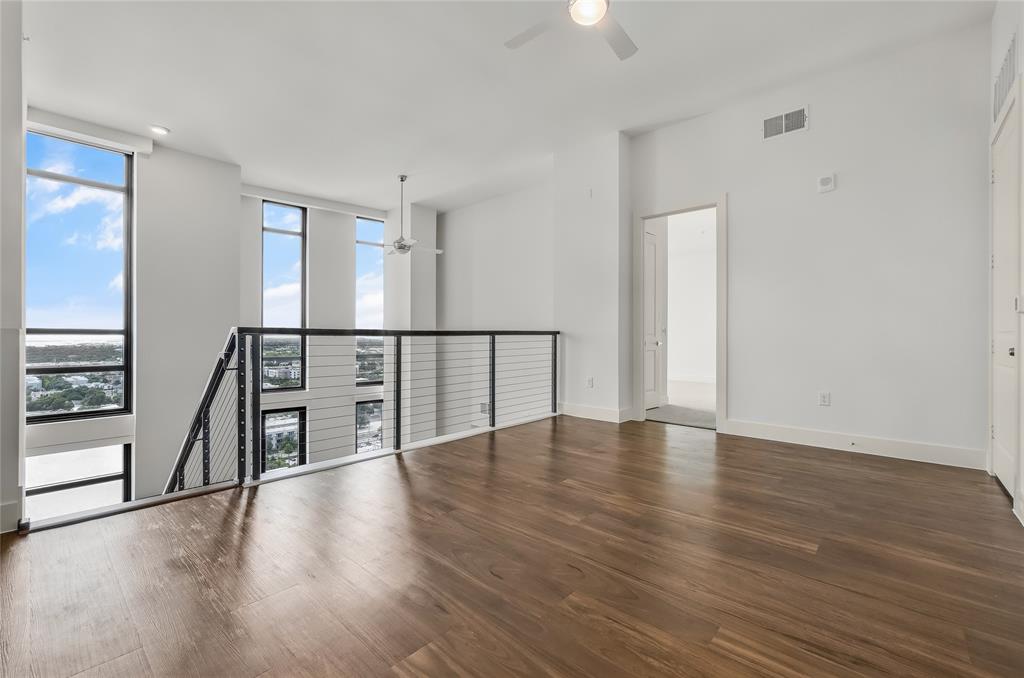 ROSEMONT CONGRESS - Residential Lease