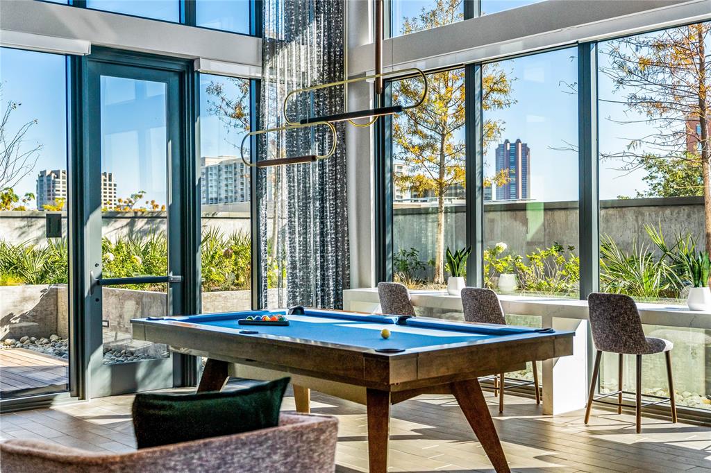 ROSEMONT CONGRESS - Residential Lease