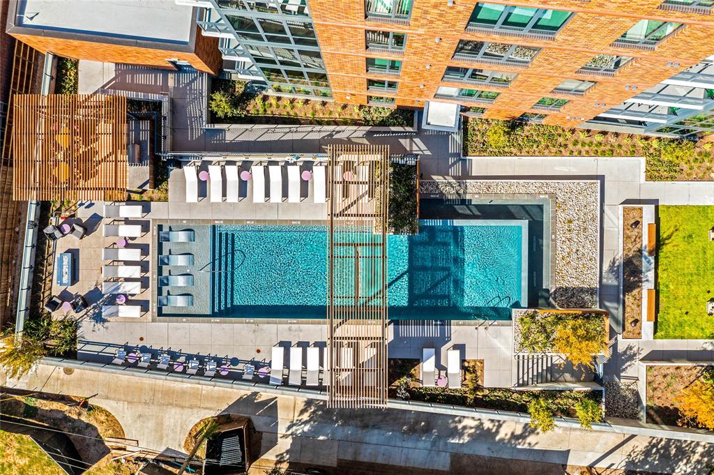 ROSEMONT CONGRESS - Residential Lease