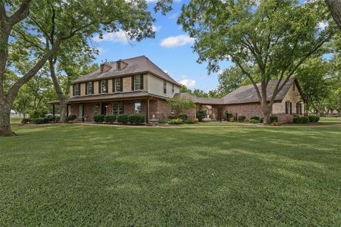 7401 Hampton Drive Granbury TX 76049