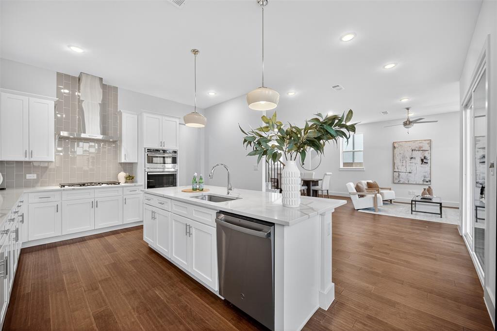 928 Banyan Tree Lane