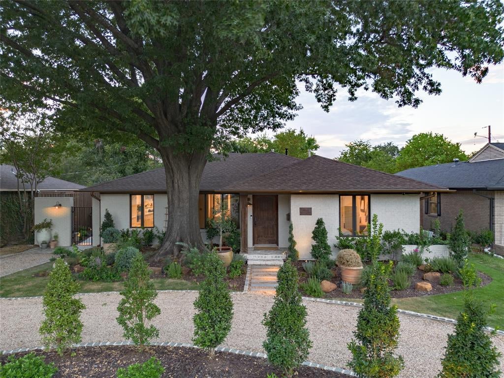 6861 E Mockingbird Lane