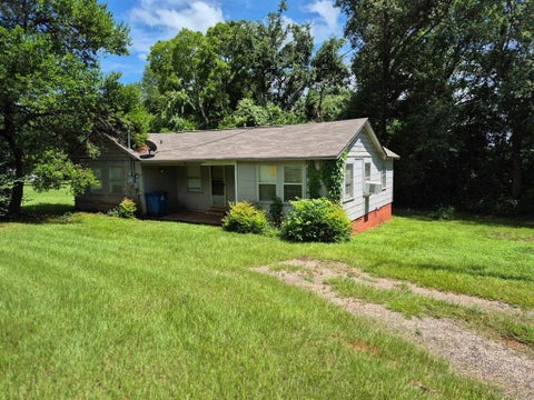 Photo of 511 Myrtle Drive, Jacksonville, TX 75766 (MLS # 21311786)