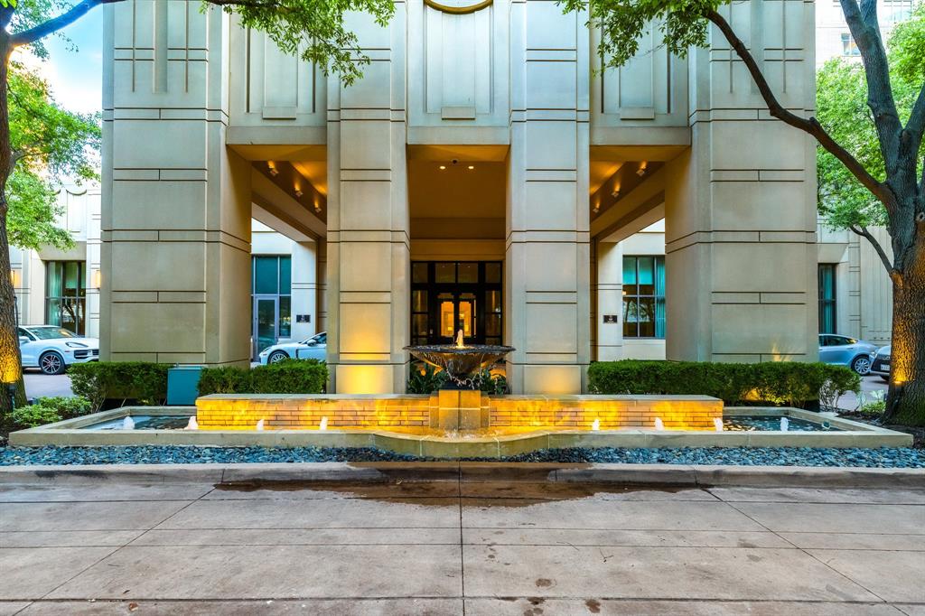 Ritz Carlton Residences 1 - Residential