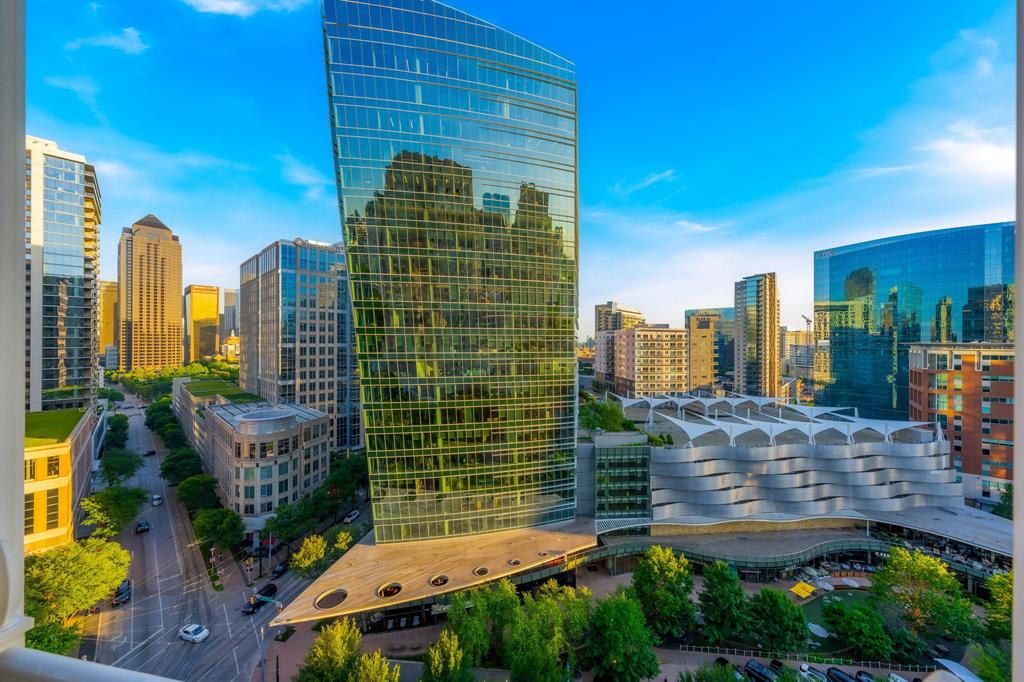 Ritz Carlton Residences 1 - Residential