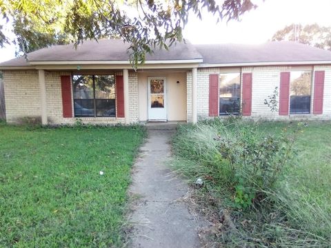 1817 Vine Drive Garland TX 75040