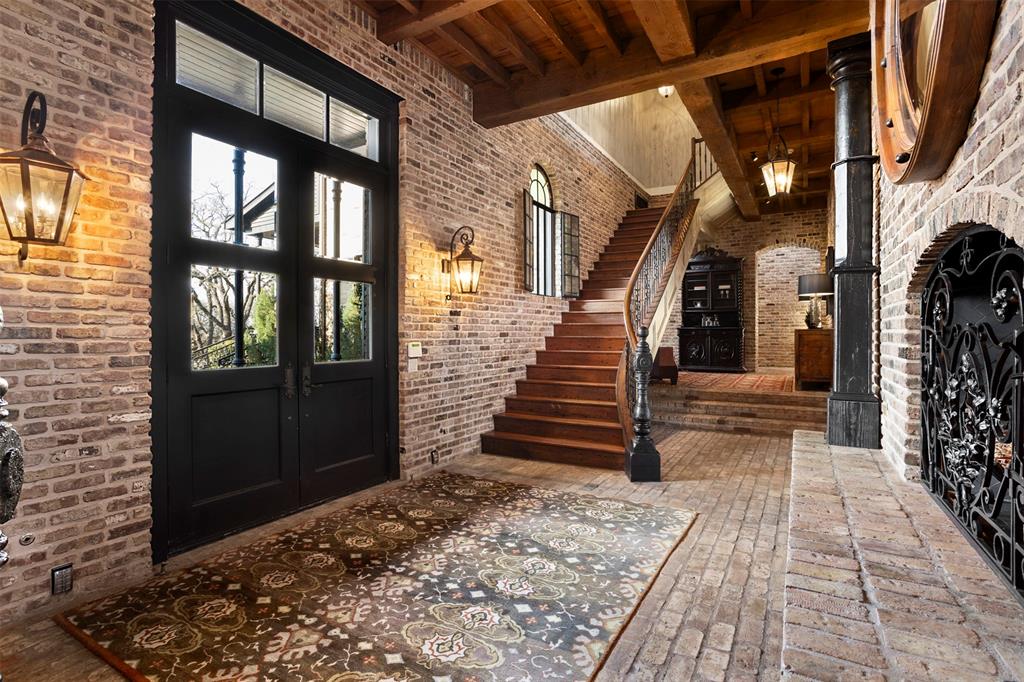 1096 Roadrunner Road