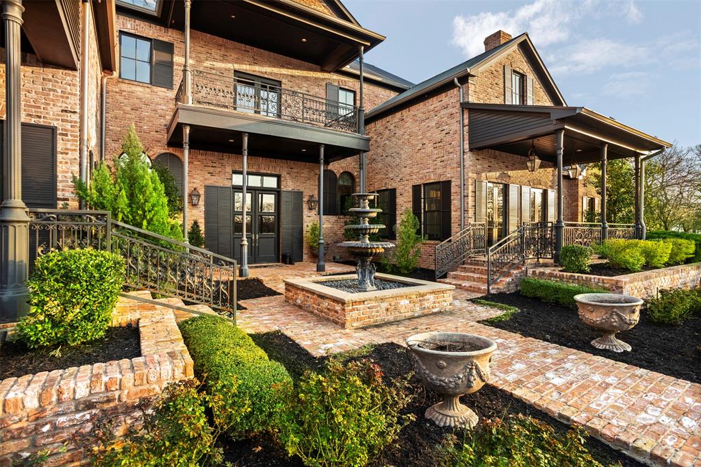 1096 Roadrunner Road