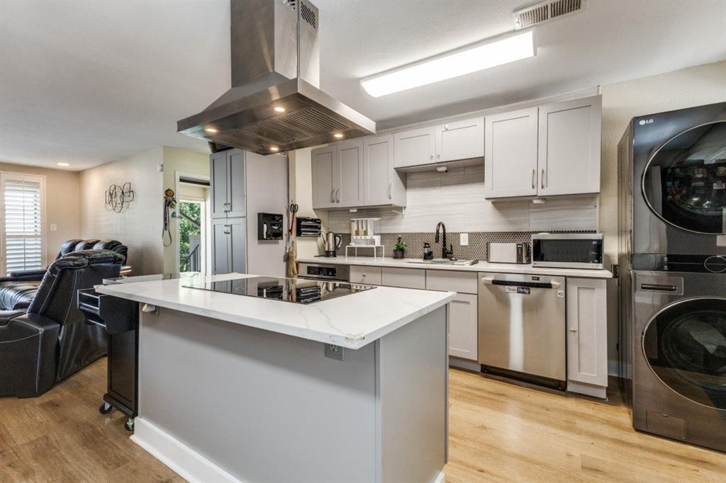 Royal Oaks Condo - Residential