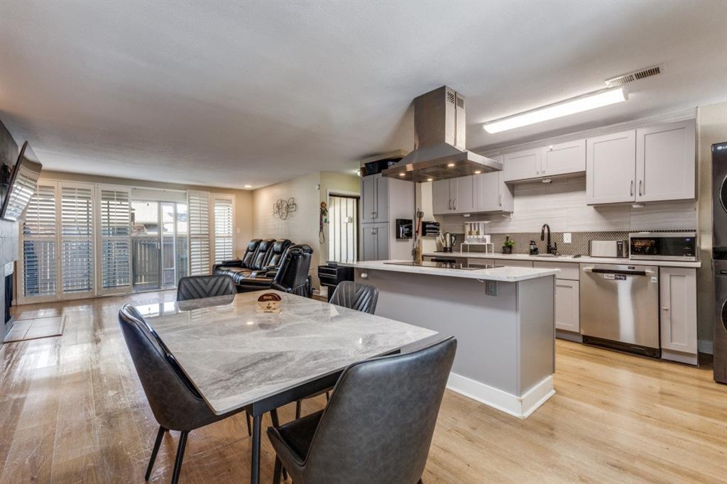 Royal Oaks Condo - Residential