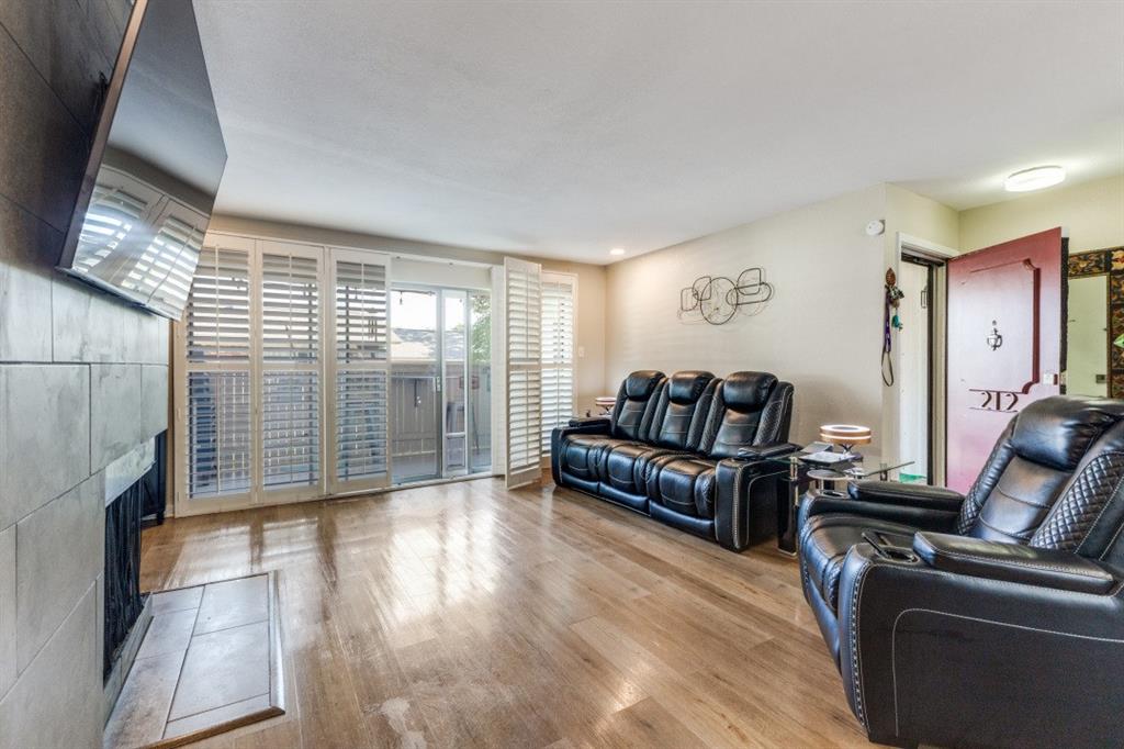 Royal Oaks Condo - Residential