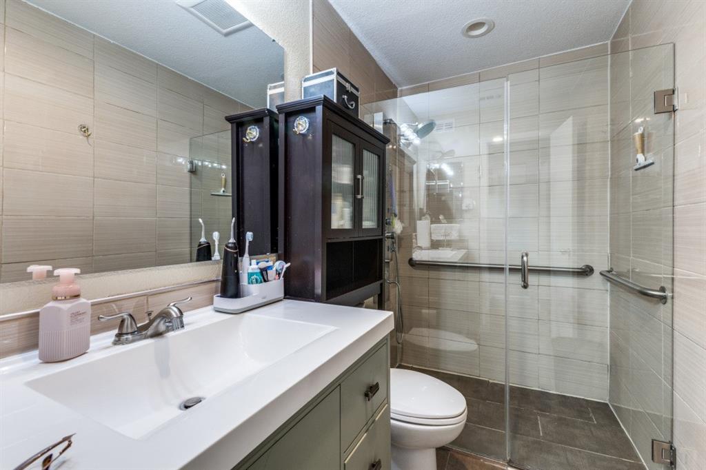 Royal Oaks Condo - Residential