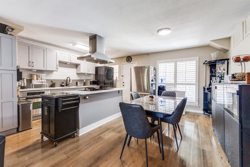 Royal Oaks Condo - Residential