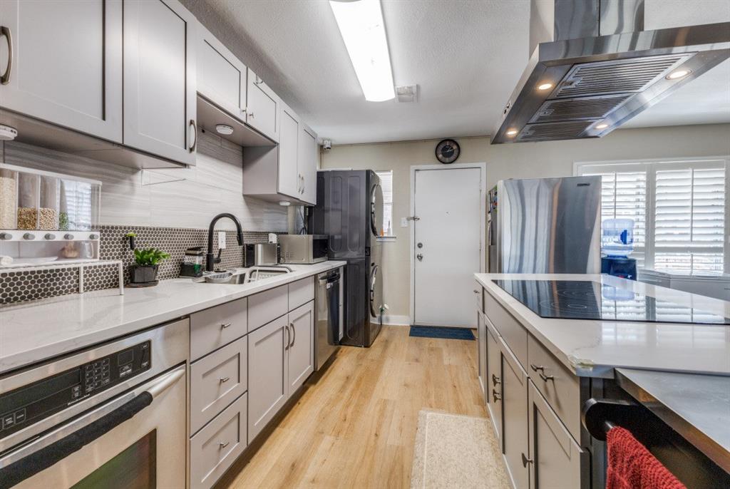 Royal Oaks Condo - Residential