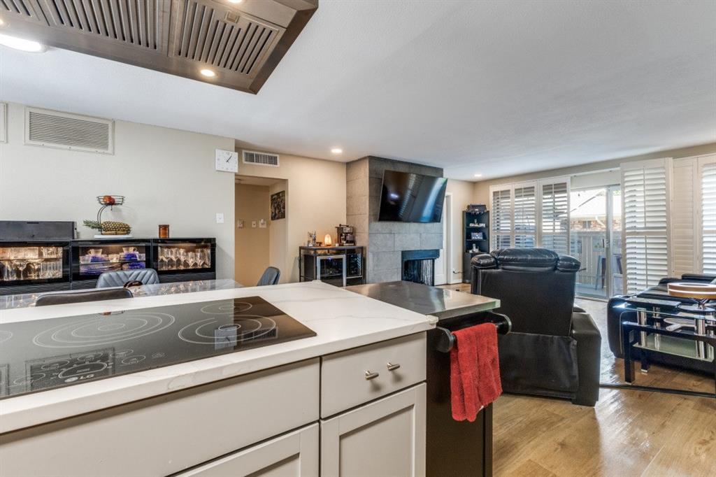 Royal Oaks Condo - Residential