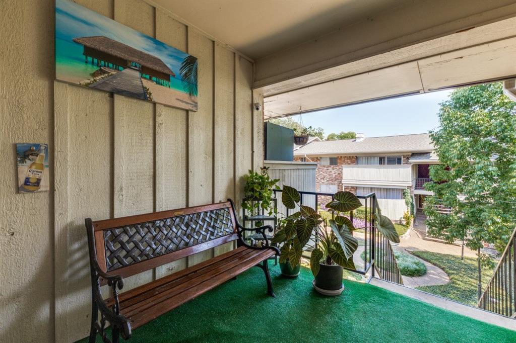 Royal Oaks Condo - Residential