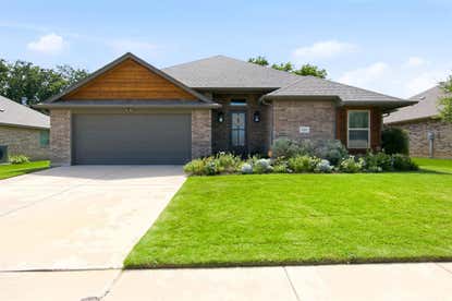 400 Brinkley Dr, Saginaw, TX