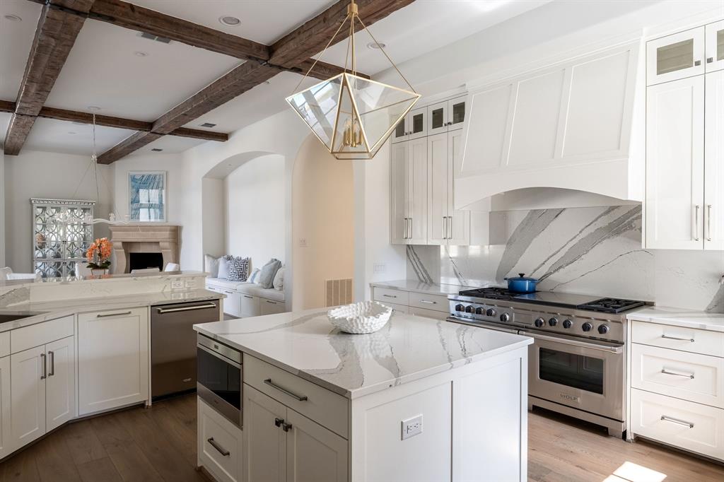 Chateau Du Lac Ph I - Residential