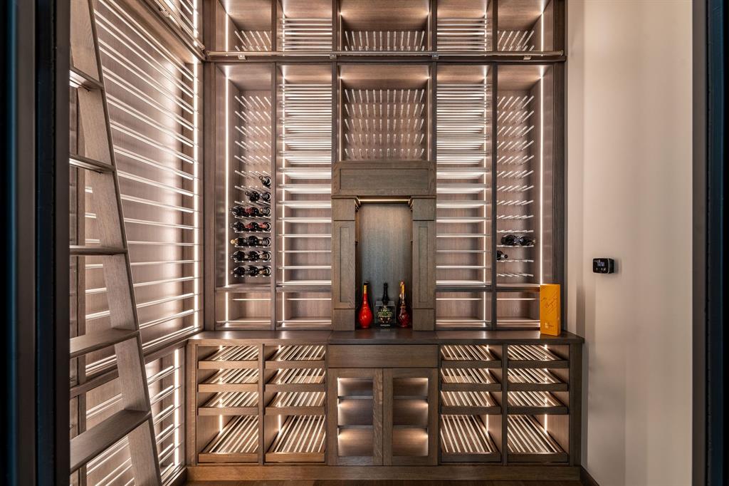 Chateau Du Lac Ph I - Residential