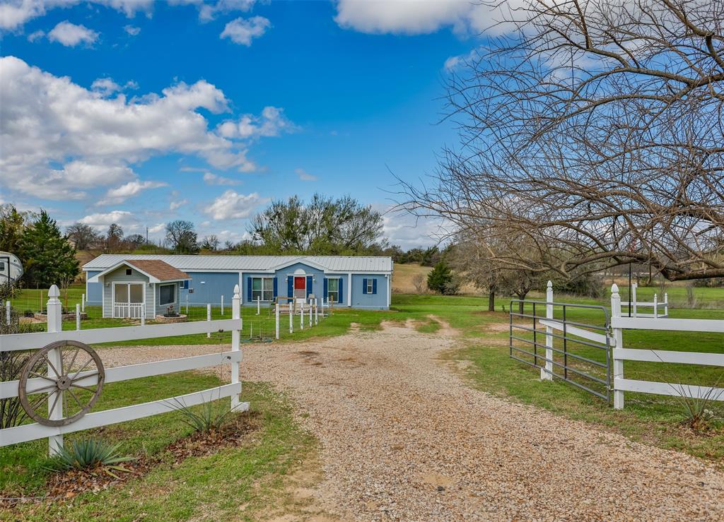 S Willis survey abstract 1102 - Residential