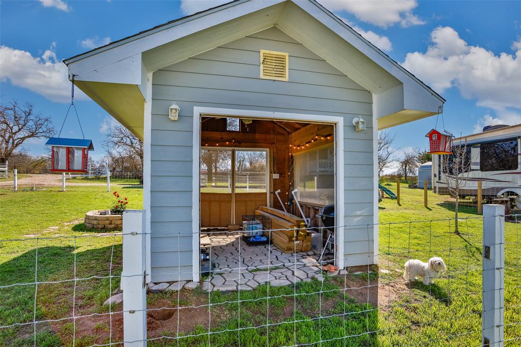 S Willis survey abstract 1102 - Residential