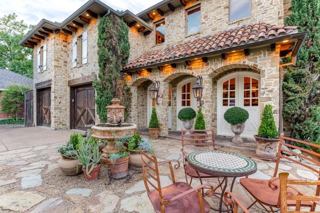 306 Shamrock Circle