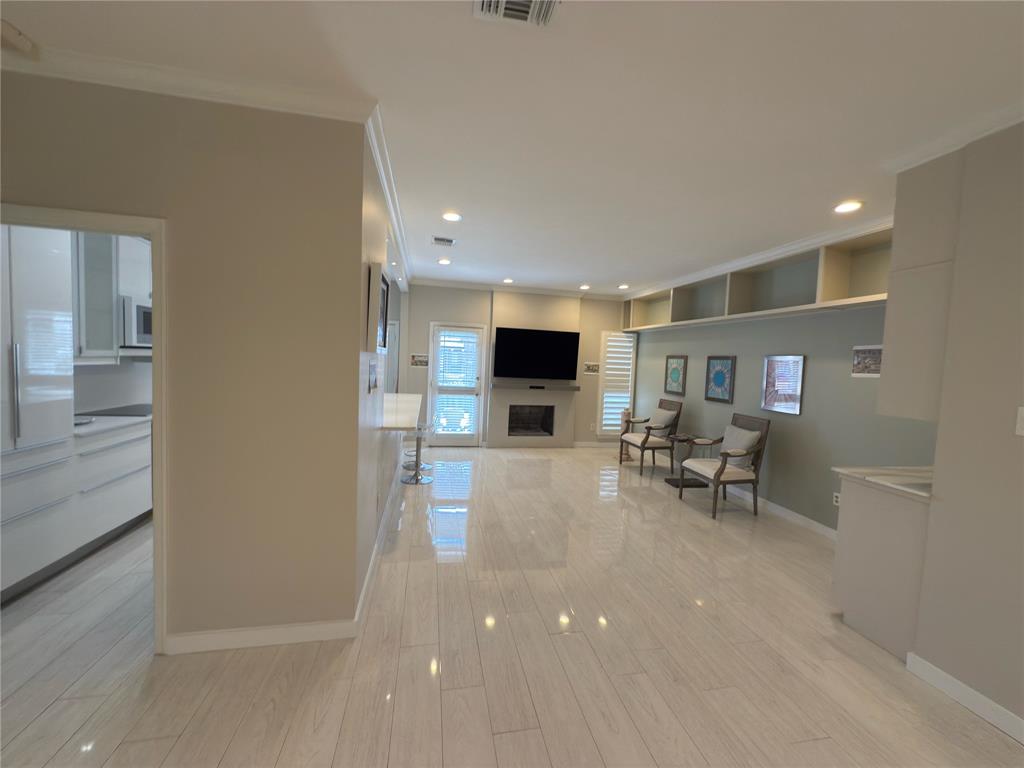 Royal Lane Condos 5800 - Residential