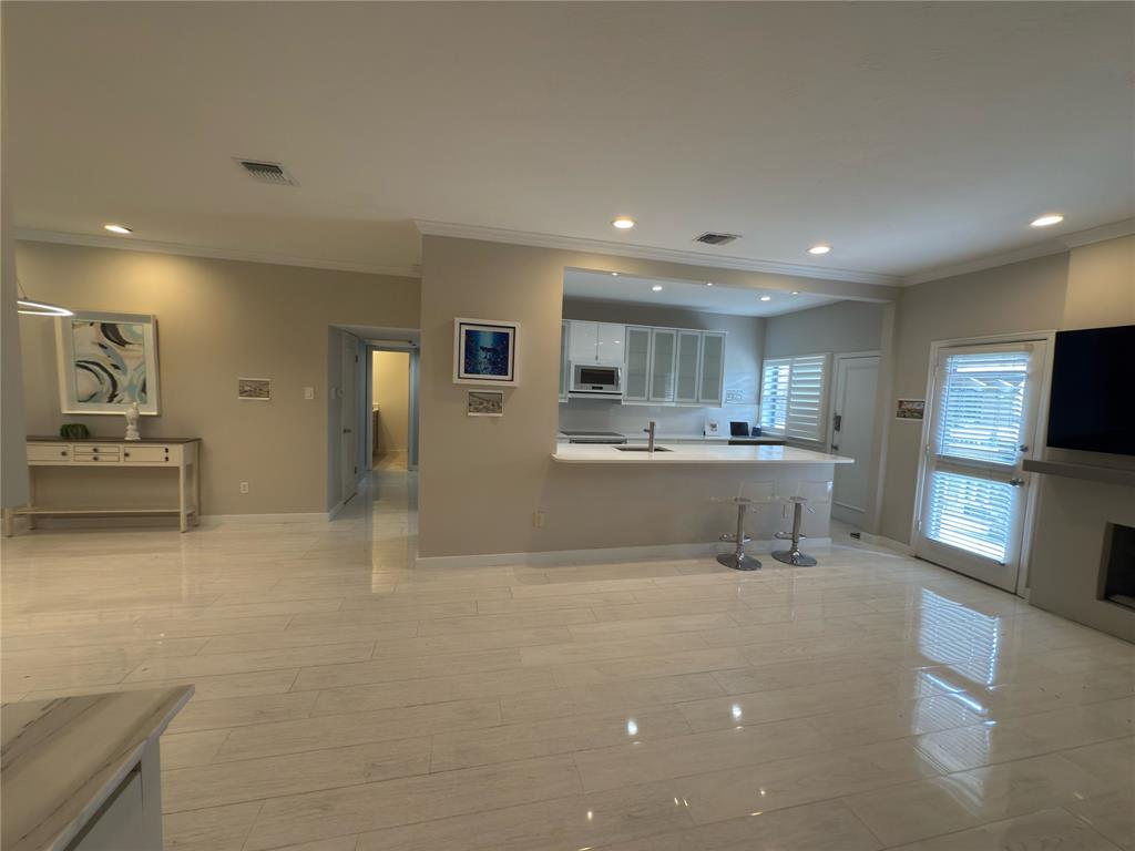 Royal Lane Condos 5800 - Residential