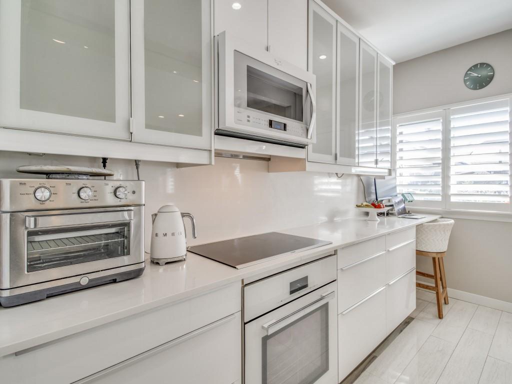 Royal Lane Condos 5800 - Residential