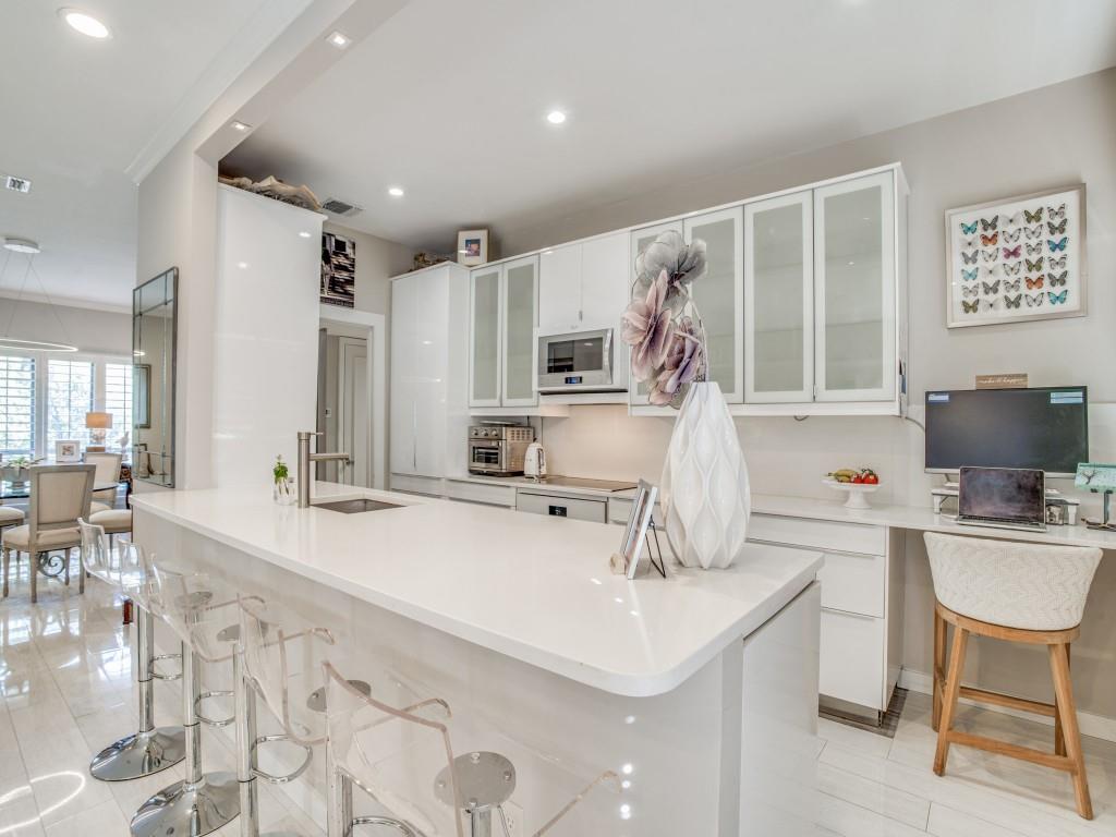 Royal Lane Condos 5800 - Residential