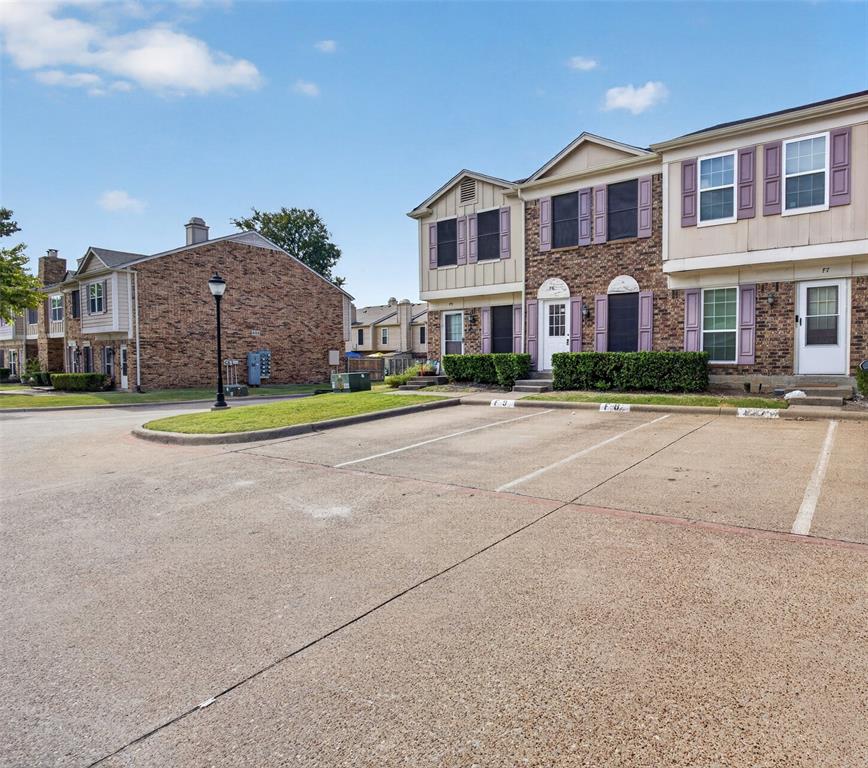 621 Carriagehouse Lane 8F
