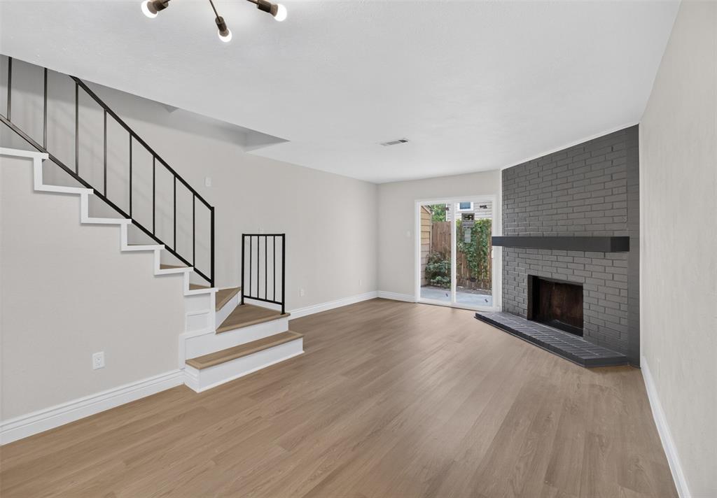 621 Carriagehouse Lane 8F